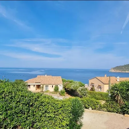 With Balcony And 360 Sea View Apartmán