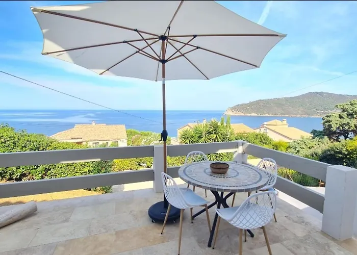 With Balcony And 360 Sea View Apartmán