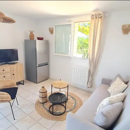 アパート With Balcony And 360 Sea View